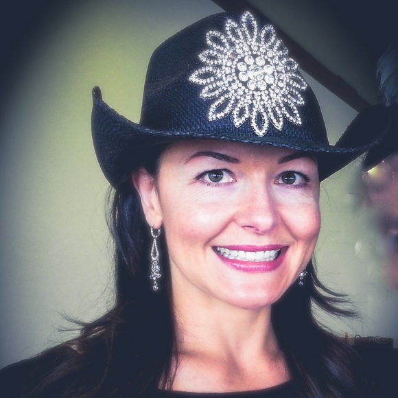 Meet your Posher, Sarah - Picture 1 of 1